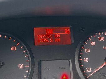 Opel Vivaro 2.5 CDTI L2H1 - 13