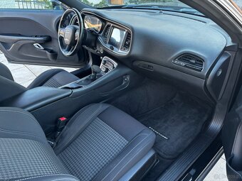Dodge Challenger 3.6 r.2015 - 13