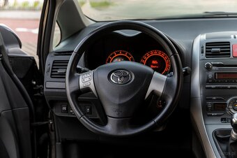 TOYOTA AURIS - 13