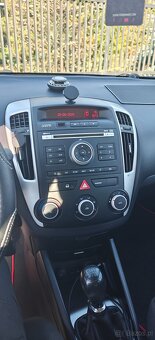 Kia cee'd SW kombi 1.4 B+LPG - 13