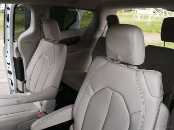CHRYSLER PACIFICA (VOYAGER) 2021 - 13