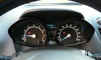 Ford Transit Courier - 13