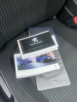 Peugeot 308 1.2 i 81kw, r.11/2015, klimatyzacja, uszkodzony - 13