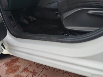 Peugeot 208 - 13