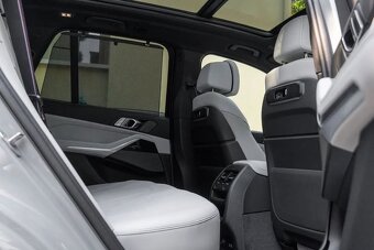 2025 BMW X5 50e xDrive M SPORT Hybrid - 13