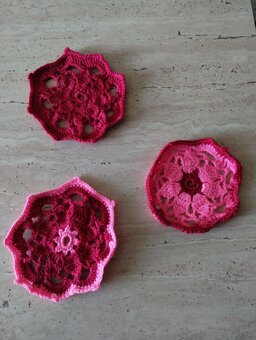 Szydełkowe podstawki pod kubek rozeta - 13