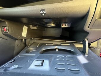 Peugeot 207 1.4/70kW 1.Maj. KLIMATIZACE r.v.2009 - 13