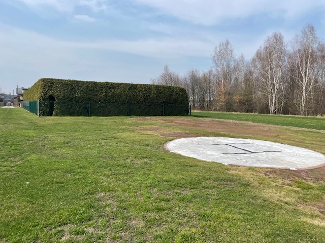 Dom z warsztatem serwisu ogumienia i basenem . Książenice gm - 14