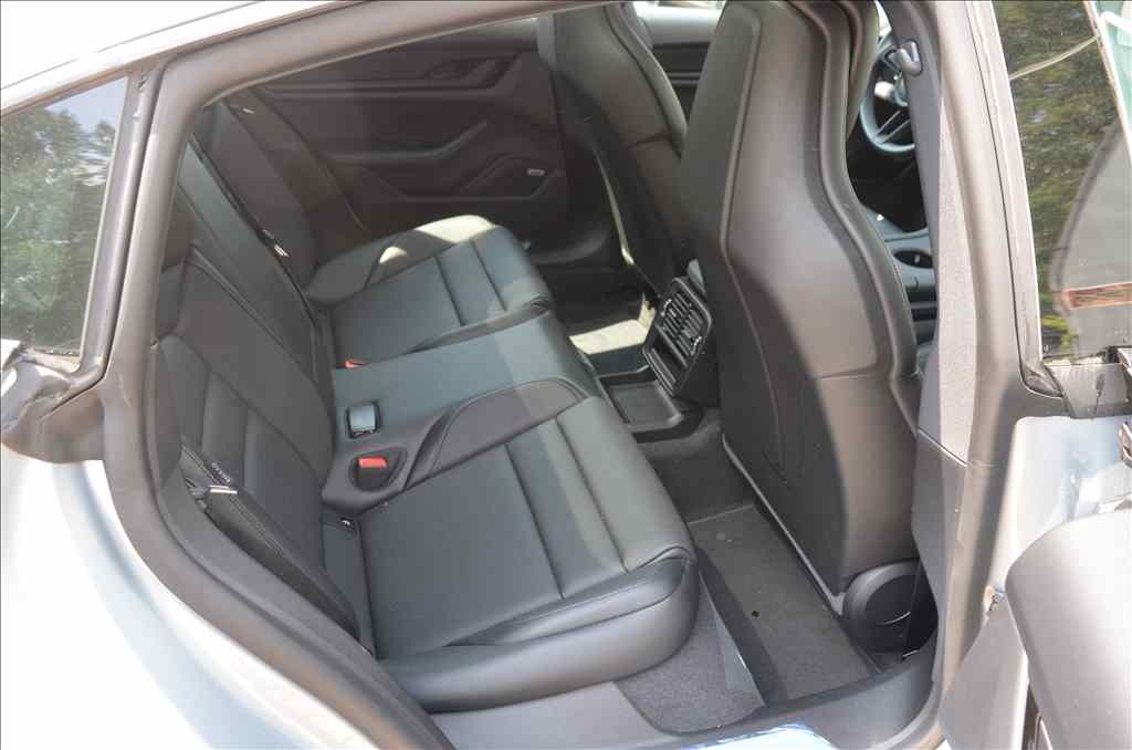 Porsche Taycan 4S - 14