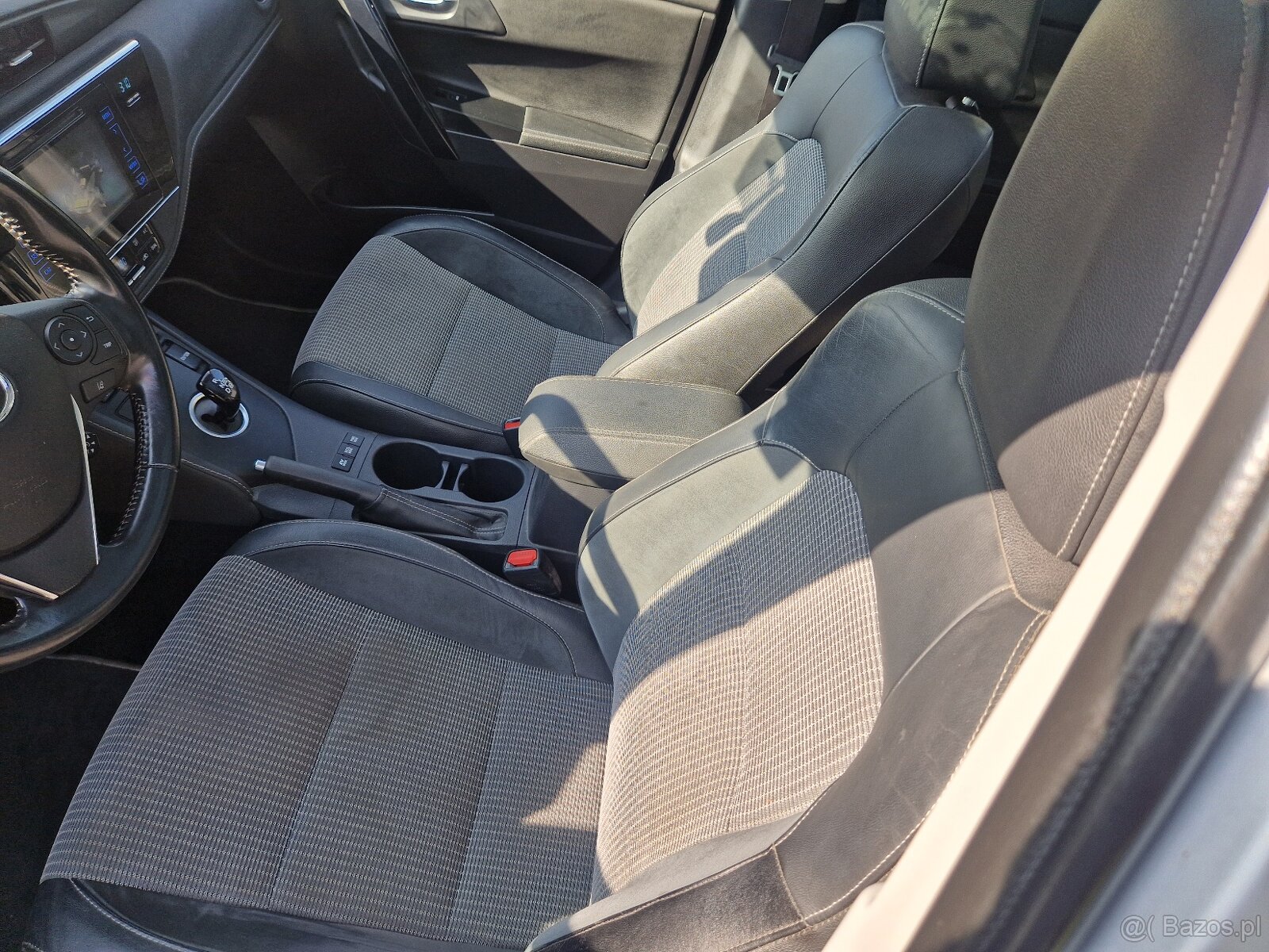 TOYOTA AURIS II 1.8HYBRID 2018R - 14