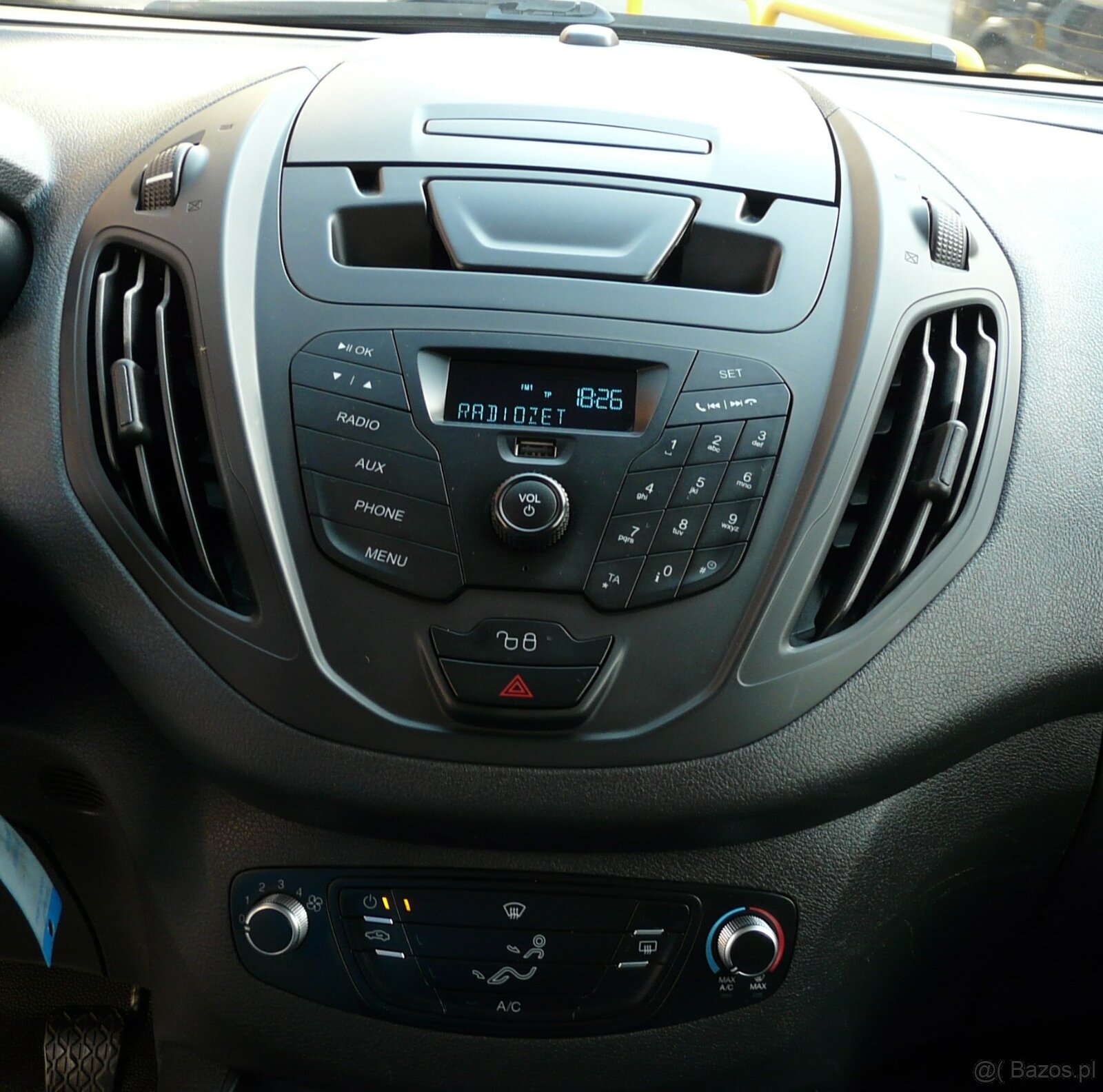 Ford Transit Courier - 14