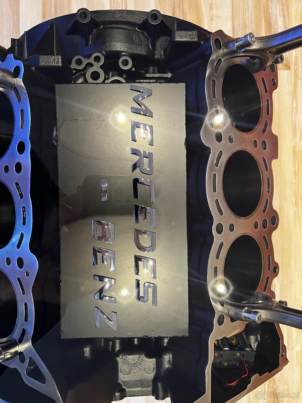 Stół z bloku silnika Mercedes-Benz V6 - 14