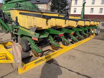 Siewnik do kukurydzy John deere  8rzedowy  cena 39900zl - 14