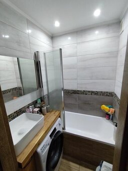 Mieszkanie 3 pokojowe rozkładowe po remoncie umeblowane. - 14