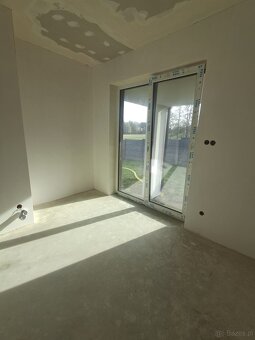 Nowoczesny dom w zabudowie bliźniaczej – 91 m², Chełmce - 14