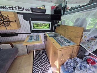 Sprzedam Ford Custom kamper - 14
