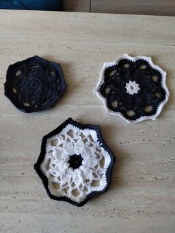 Szydełkowe podstawki pod kubek rozeta - 14