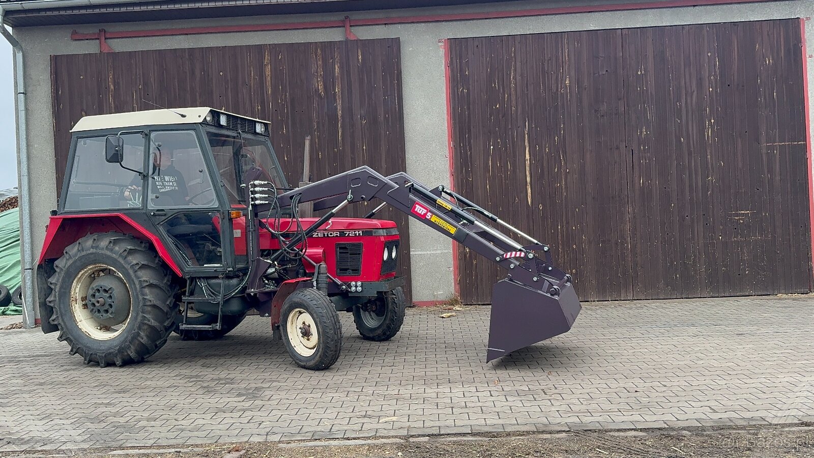 Ładowacz czołowy do Zetora z euroramką – udźwig 700 kg, 24 m - 15