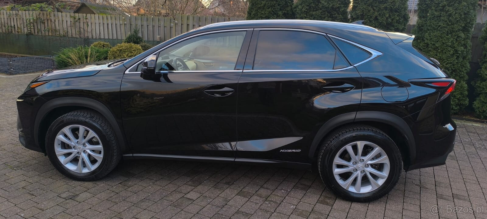 Lexus NX300H - 15
