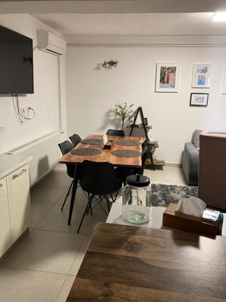 Chorwacja-umeblowany dom z widokiem na ogród i morze - 15