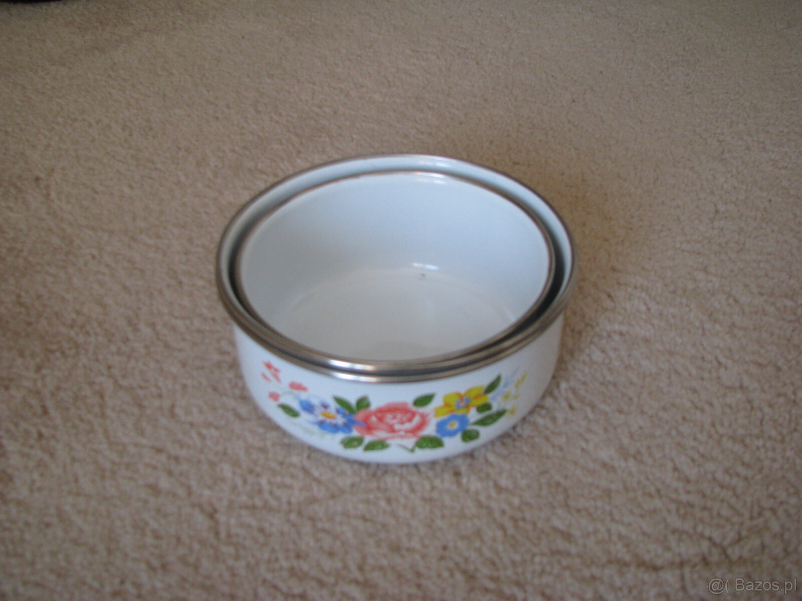 Emaliowane garnki, pokrywki, patelnie, miski, durszlak, kosz - 15