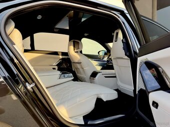 Oferuję na sprzedaż luksusowe BMW 750e xDrive – 99.990 € - 15