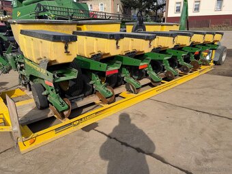 Siewnik do kukurydzy John deere  8rzedowy  cena 39900zl - 15