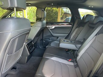 VOLKSWAGEN TOUAREG R-LINE 3.0 TDI VZDUCH PANORAMA MATRIX LED - 15