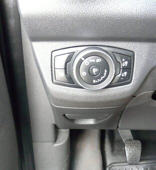 Ford Tourneo Courier - 15
