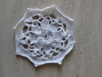 Szydełkowe podstawki pod kubek rozeta - 15