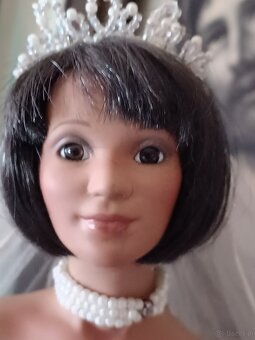 SZEŚĆ PANN MŁODYCH 3 SYGNOWANE 3 NIE SYGNOWANE LALKI PORCELA - 15