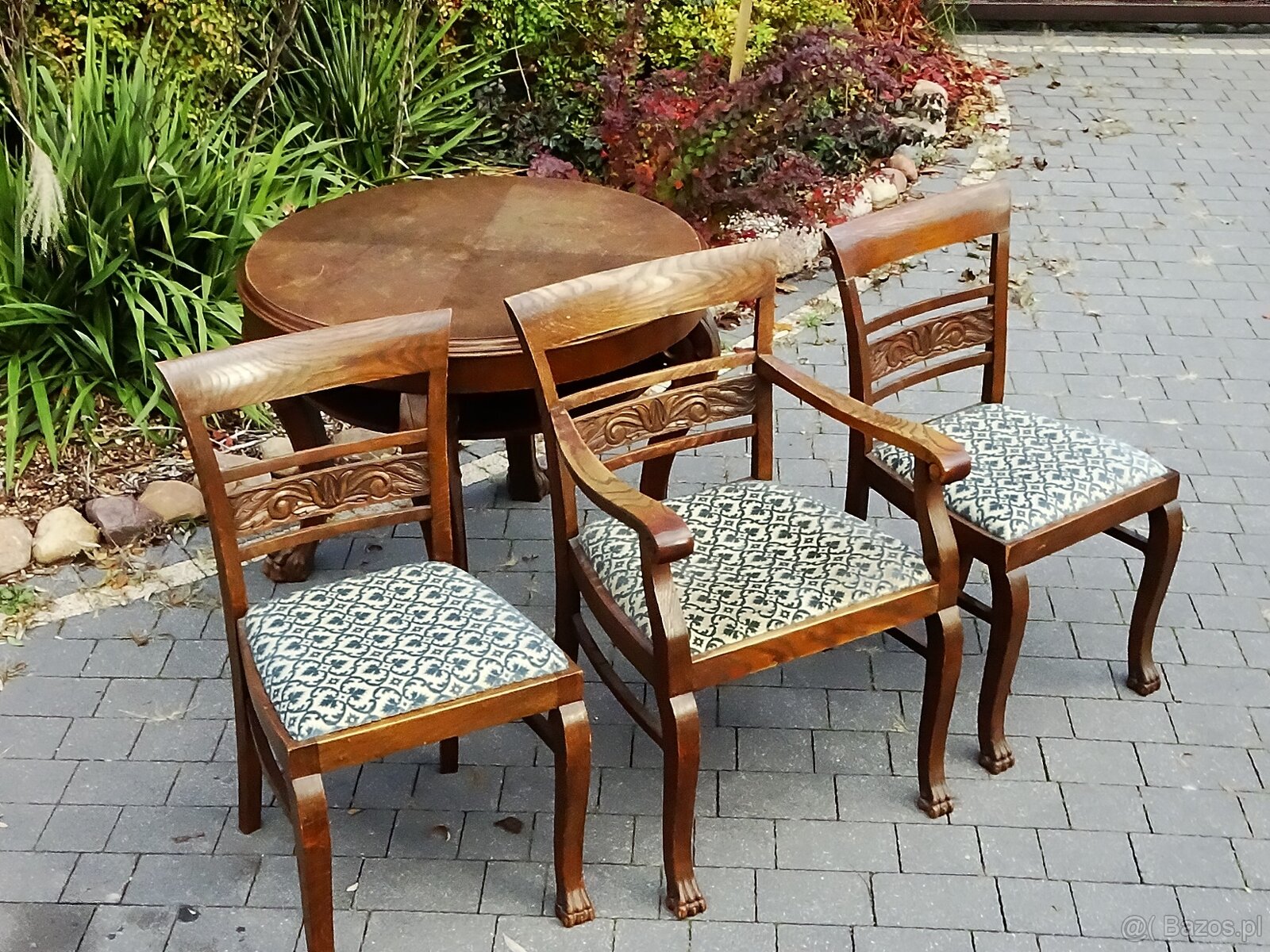 Stylowy zestaw mebli - stolik kawowy + 3 krzesła tapicerowan - 16