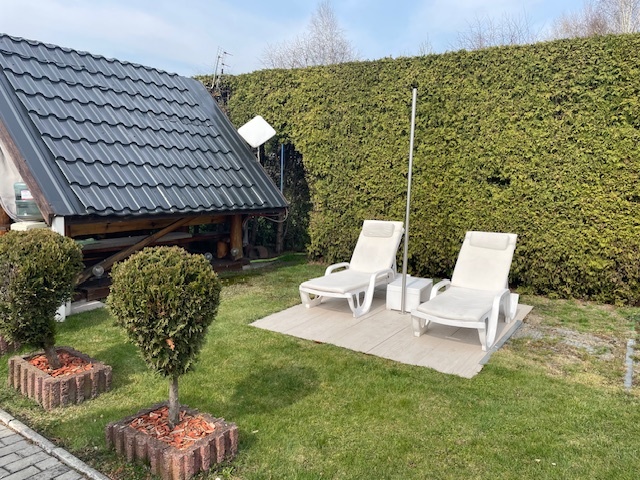 Dom z warsztatem serwisu ogumienia i basenem . Książenice gm - 16