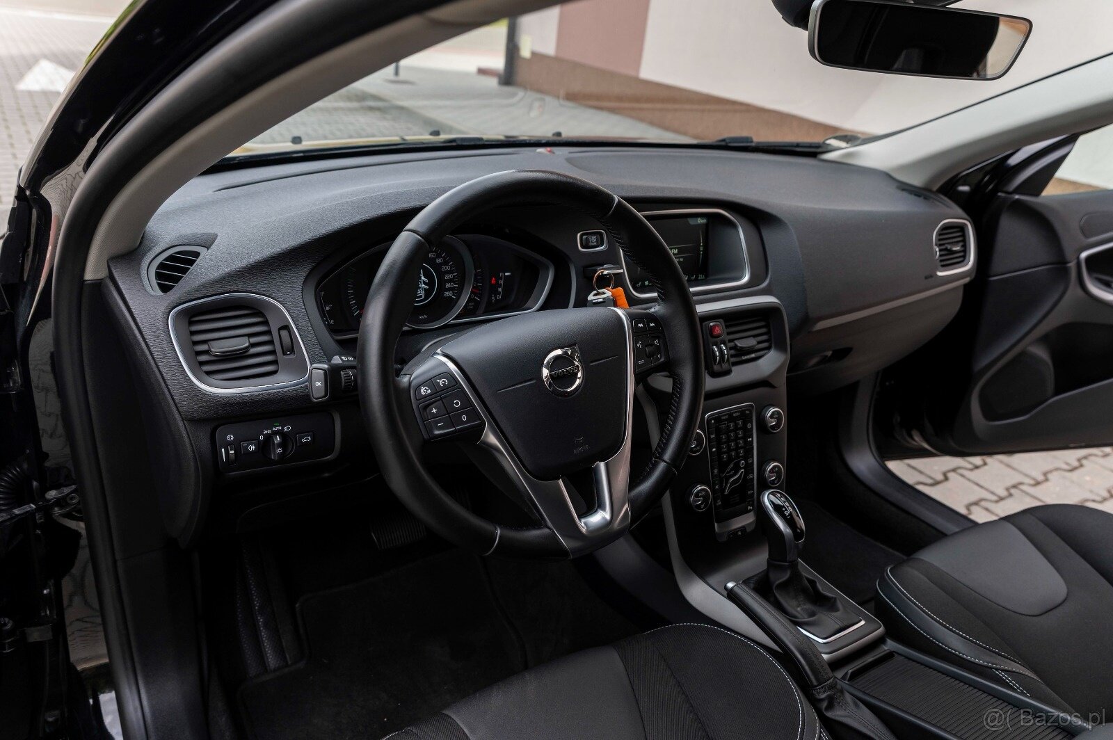 VOLVO V40 - 16