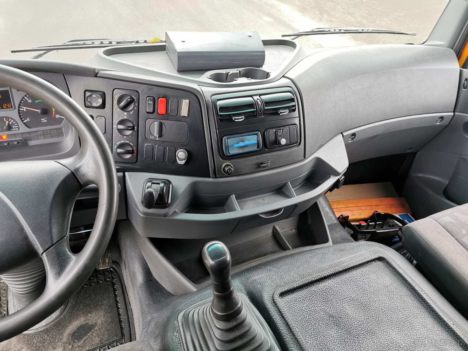 Sprzedam ciężarówkę MERCEDES-BENZ AXOR 2533 L 6X2 E4 - 16