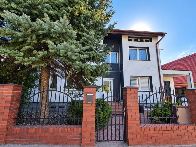 Dom piętrowy, wolnostojący 320m2, działka 466m2, os. Winiary - 16
