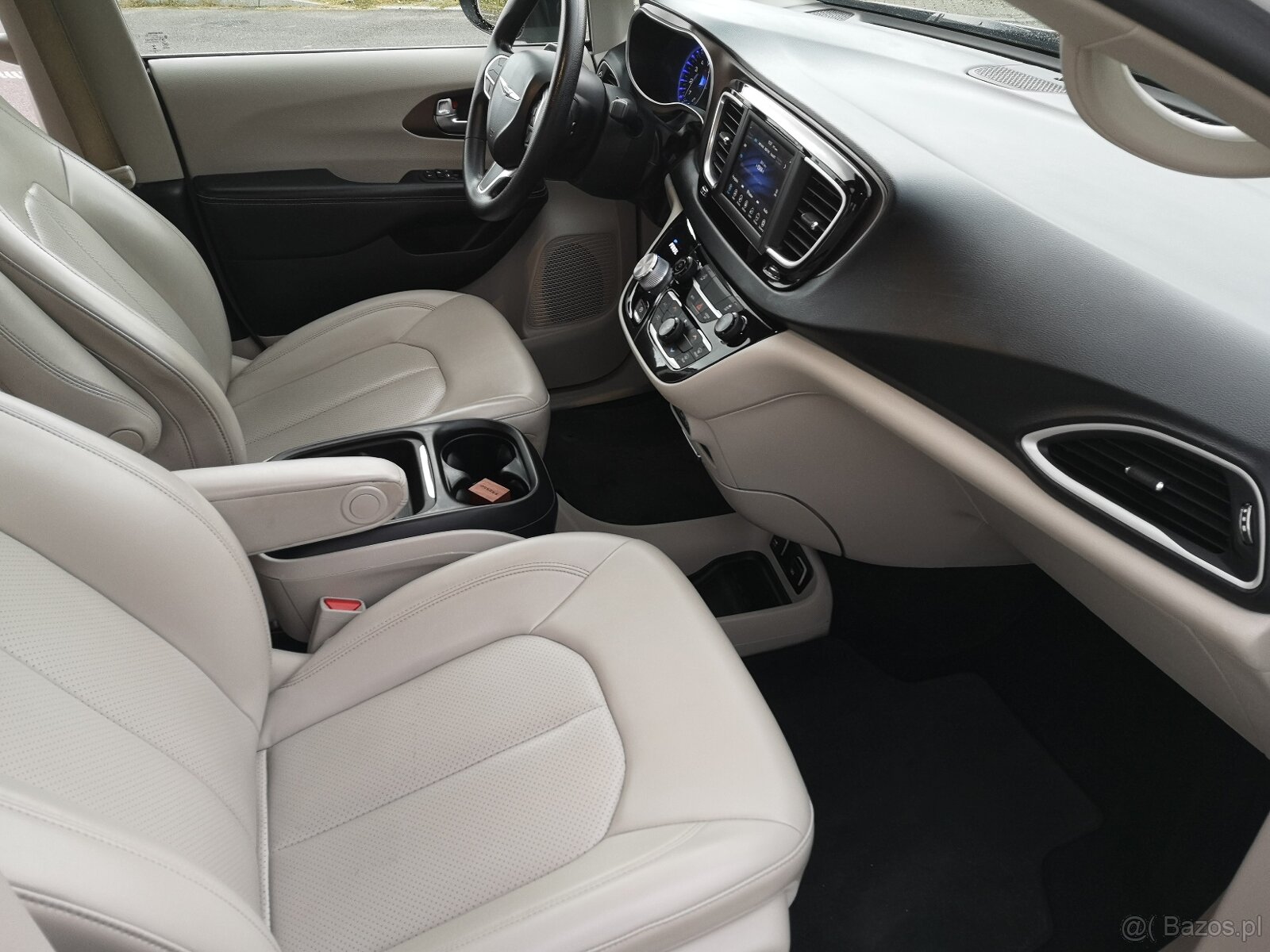 CHRYSLER PACIFICA (VOYAGER) 2021 - 16