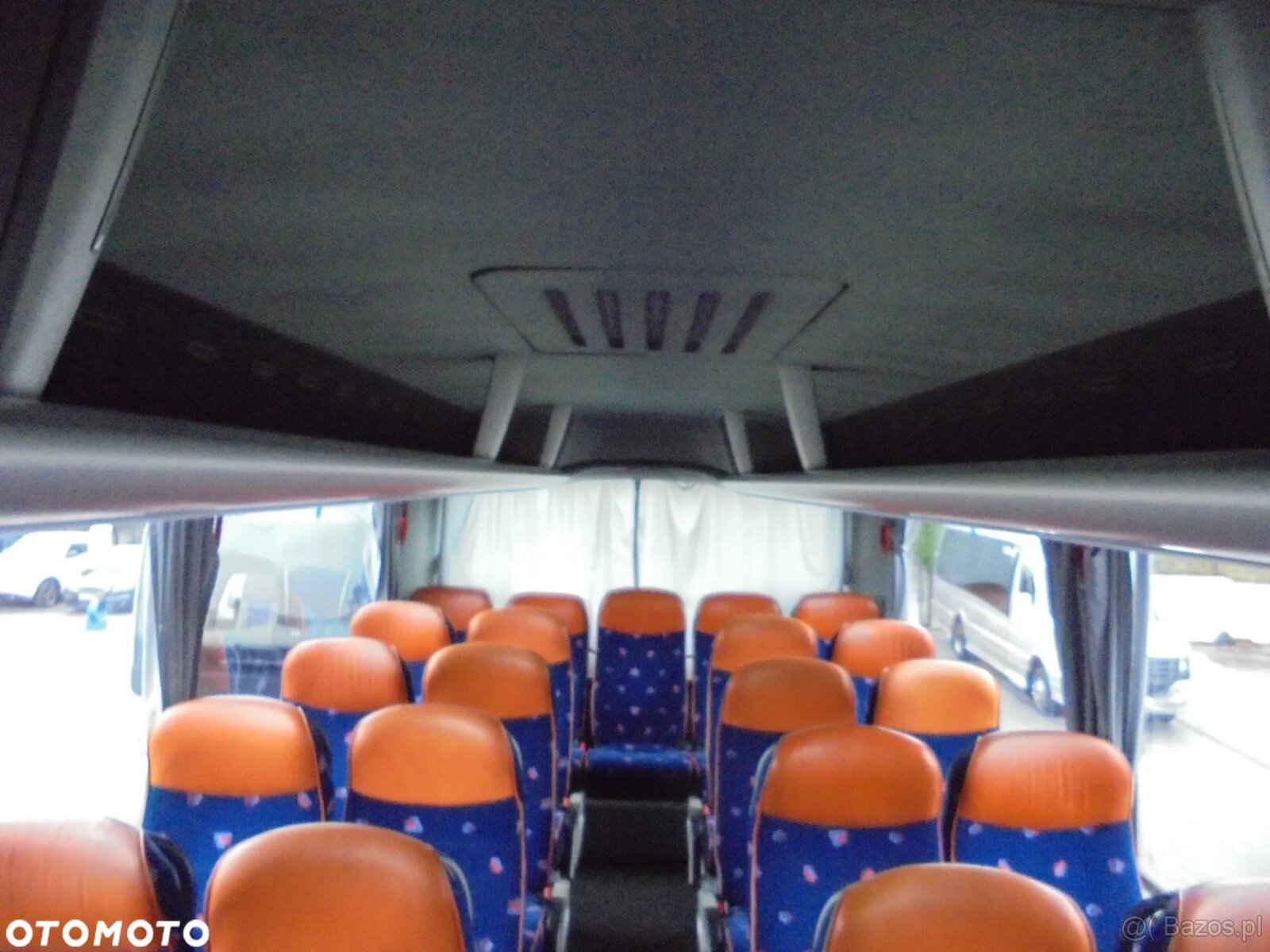 MAN R07 Lions Coach - 16