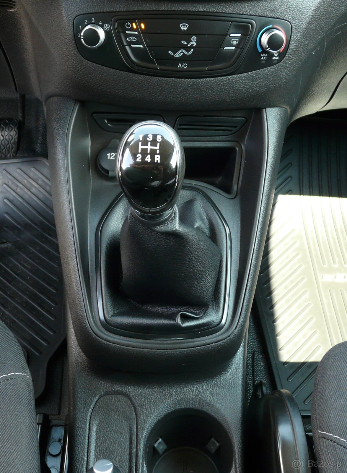 Ford Transit Courier - 16