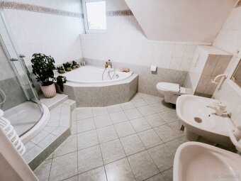 Komfortowy dom z 2 garażami i ogrodem Nowy Sącz - 16
