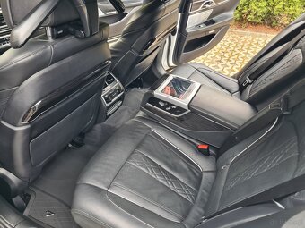 BMW 750i xDrive 2016r - 16