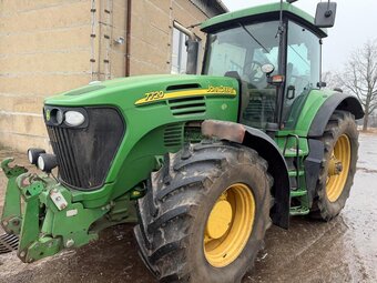 Ciągnik rolniczy John Deere 7720 PowerQuad przedni Tuz WOM S - 16