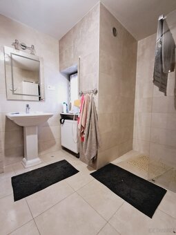 Dom parterowy z użyt. poddaszem o pow. 240 m2, działka 1700m - 16