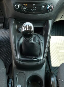 Ford Transit Courier - 16