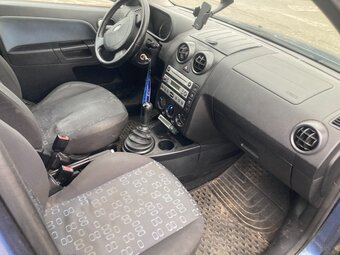 Ford Fusion - 16