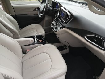 CHRYSLER PACIFICA (VOYAGER) 2021 - 16