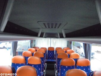 MAN R07 Lions Coach - 16