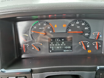 Sprzedaję ciągnik siodłowy VOLVO FH13 420 42T EEV. - 16