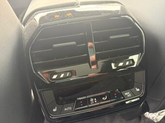 BMW IX Xdrive 40, r.6/2022, klima, panorama, 1. wlasciciel - 16