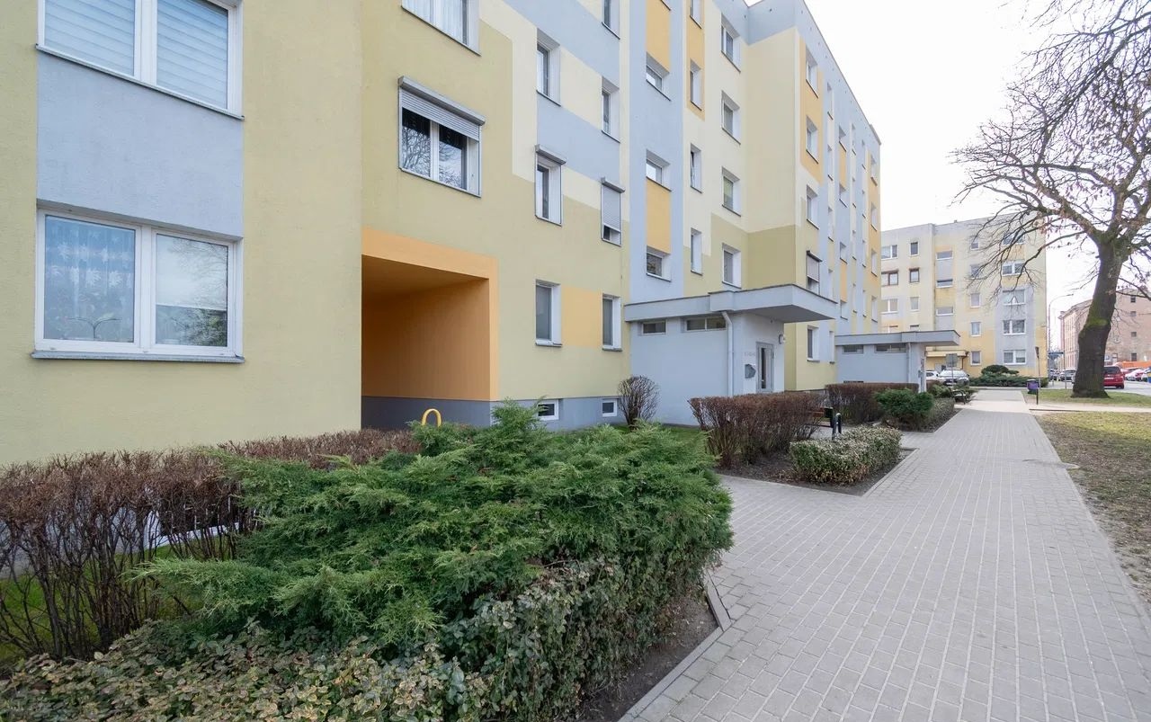 Mieszkanie o pow. 47.50m2, balkon, IV p., Os. Asnyka - 17